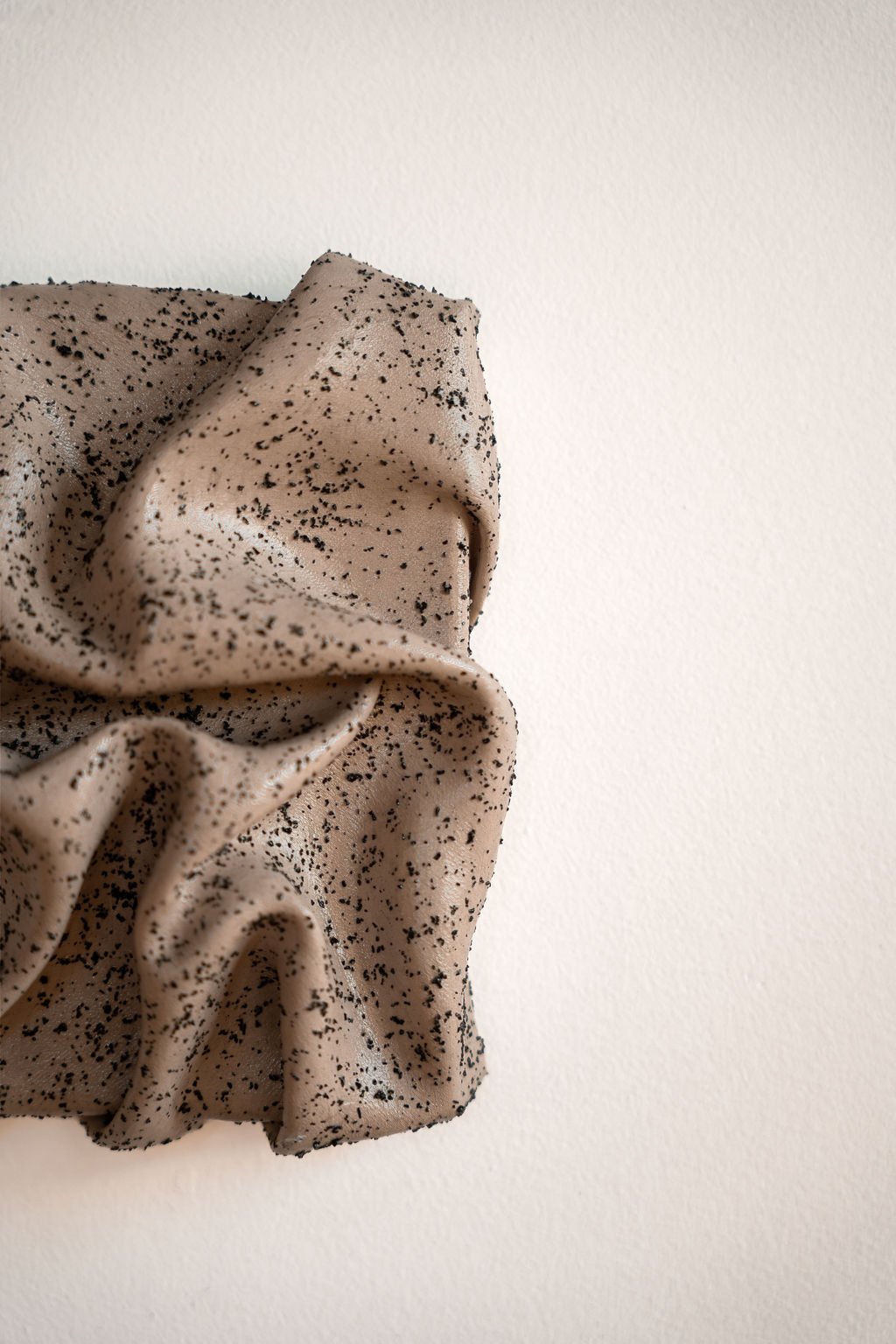 Détail d’une texture beige mouchetée